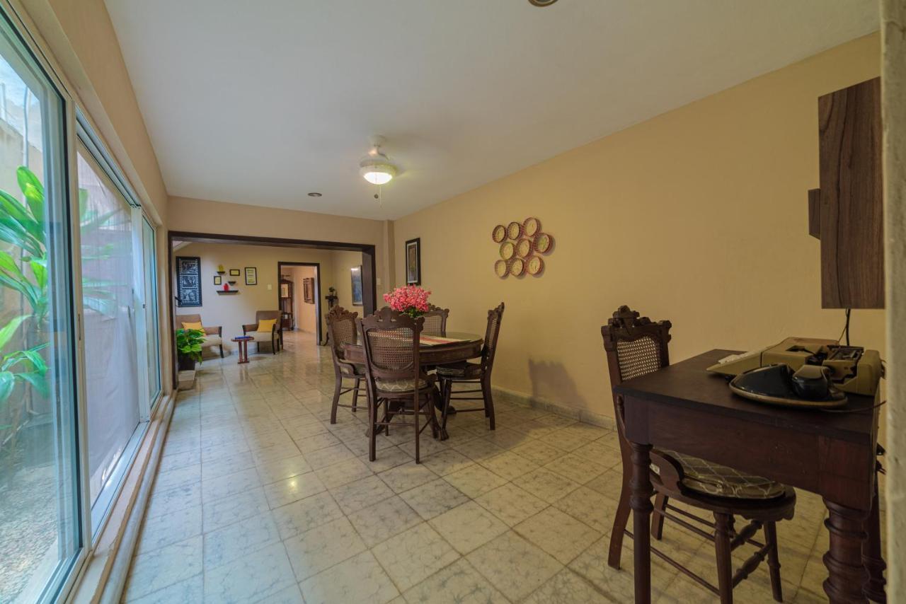 Location In Santa Lucía Only 3blocks To Cathedral *